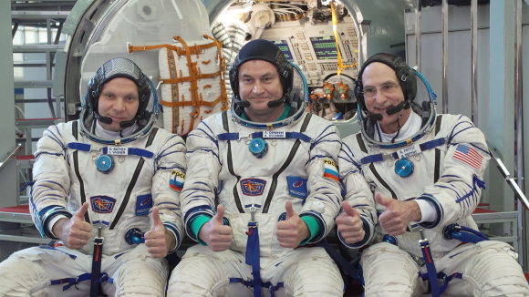 Don Pettit (right), with Ivan Vagner (left) and Alexey Ovchinin preparing for launch this week 