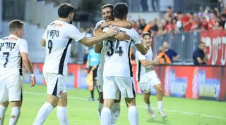 שחקני הפועל תל אביב חוגגים