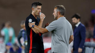 מאמן ברצלונה האנזי פליק עם רוברט לבנדובסקי