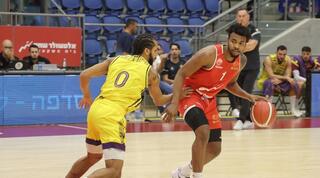 פול סקראגס מול אלייז'ה מיטרו-לונג