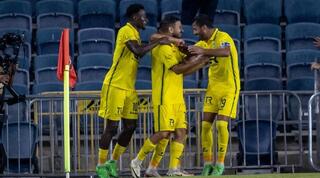 שחקני בני ריינה חוגגים