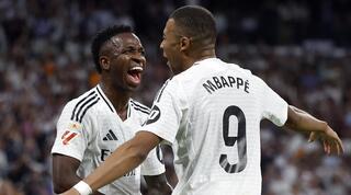 ויניסיוס ואמבפה חוגגים