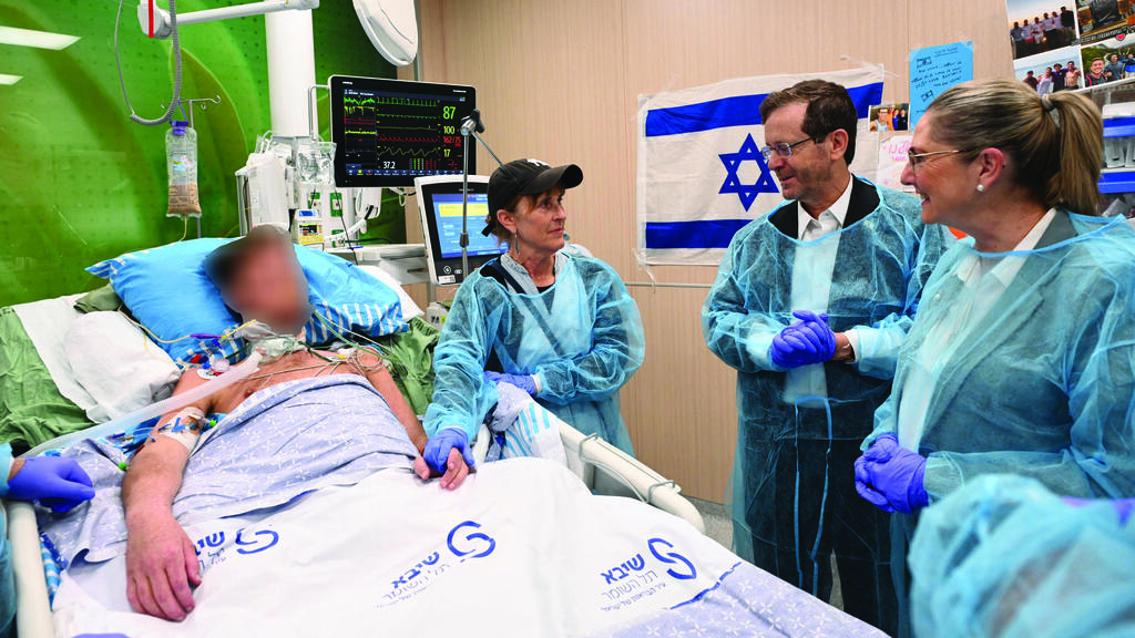 בני הזוג הרצוג מבקרים פצועים