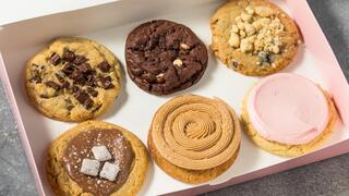 Печенье Crumbl cookies в заветной розовой коробке 