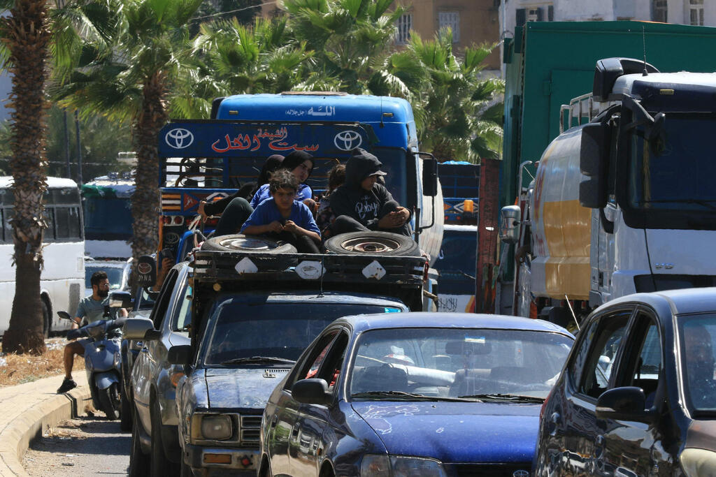עקירה מצידון בעקבות תקיפות נרחבות של צה"ל