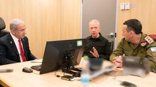 יואב גלנט והרצי הלוי בסקירה מבצעית בבור חיל האוויר