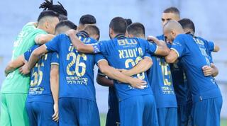 צפויים לארח בשבת בבלומפילד. שחקני ברני ריינה