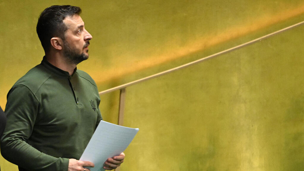 Volodymyr Zelinsky says he will bring a 'victory plan' to the UN this week (Photo: Timothy A. Clary / AFP) נשיא אוקראינה וולודימיר זלנסקי מדבר ב"פסגת העתיד" בשולי כינוס העצרת הכללית של ה או"ם