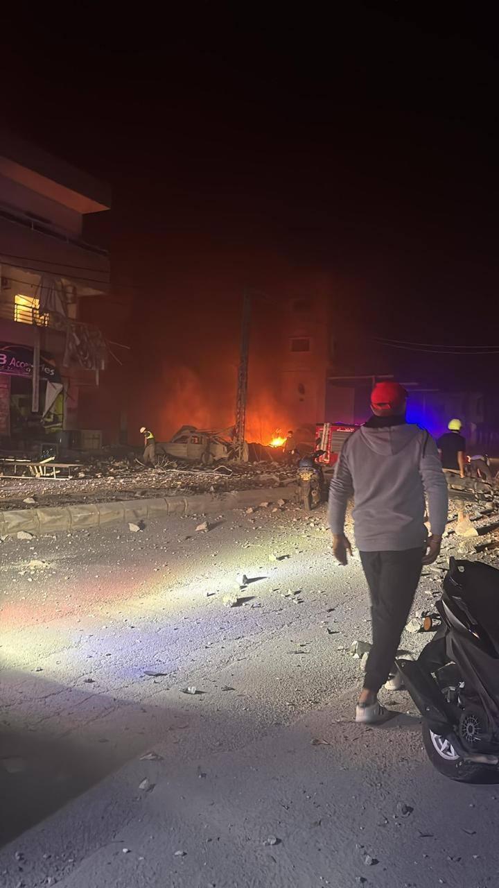 זירת התקיפה שמיוחסת לישראל באזור העיירה אל-ג'יה שמדרום לביירות