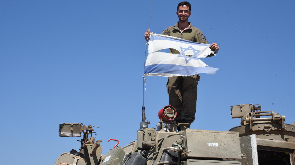 יאיר קראוס מתלווה לכוחות התותחנים