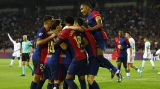 שחקני ברצלונה על גג העולם