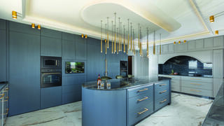 מטבח בגווני כחול ושיש, בשילוב מוצרים מסדרת הקלאסיקו של Gorenje 