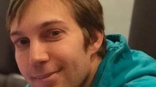  דוד נעים סרפוס נאשם כי איים על עינב צנגאוקר, אמא של החטוף מתן ובפגיעה שלא כדין בה ובכל תומכי המחאה בקלפן