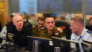 שר הביטחון יואב גלנט בבור בקריה בזמן התקיפה בדאחייה