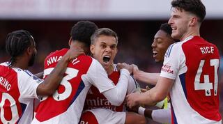 לאנדרו טרוסאר ושחקני ארסנל