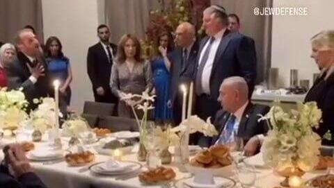 נתניהו בארוחת ערב שארגנה עבורו משפחת פאליק במלון רג'נסי בניו יורק