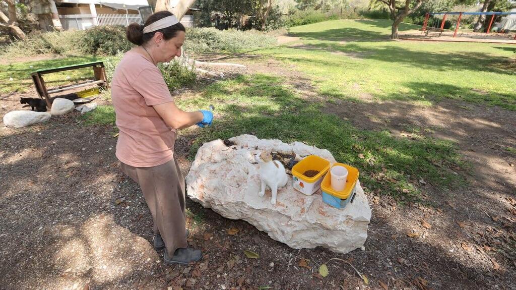 ילנה טרופנוב עם חבר רעב