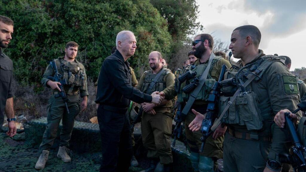 שר הביטחון יואב גלנט, בסקירה בטחונית בגבול הצפון, שם נפגש עם לוחמי חטיבה 188 ולוחמי חטיבת גולני.