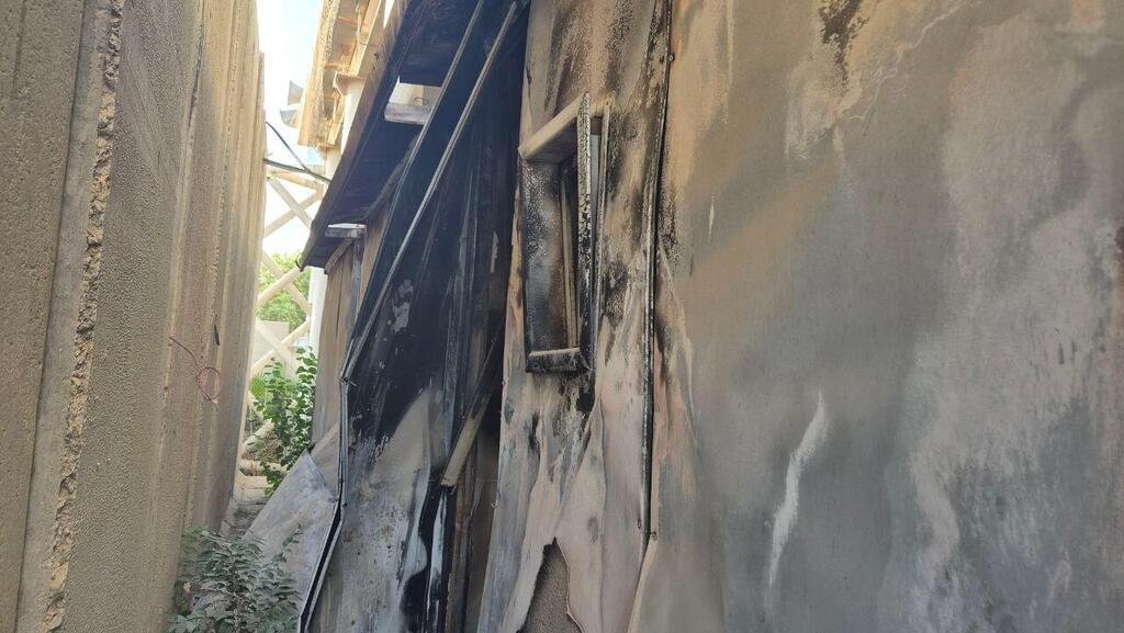 חלון דומה לזה שממנו יצאה מאיה דסיאטניק