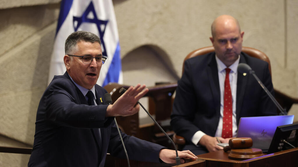מליאת הכנסת לאחר מינויו של גדעון סער לתפקיד שר וצירוף סיעת הימין הממלכתי לממשלה