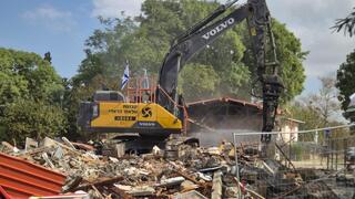 הריסות יזומות בקיבוץ כיסופים של בתים שהושחתו ונשרפו בשבעה באוקטובר