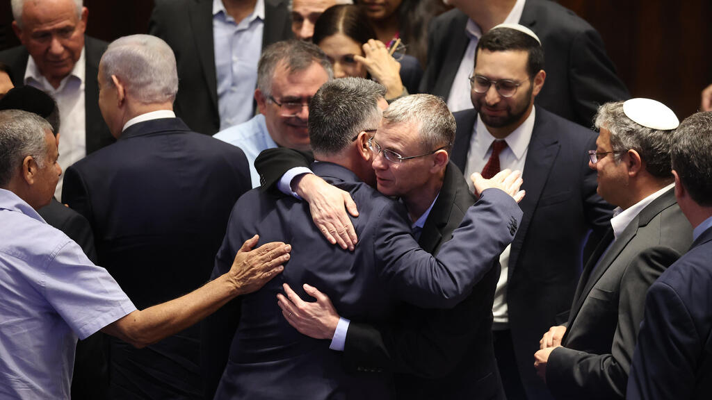 מליאת הכנסת לאחר מינויו של גדעון סער לתפקיד שר וצירוף סיעת הימין הממלכתי לממשלה