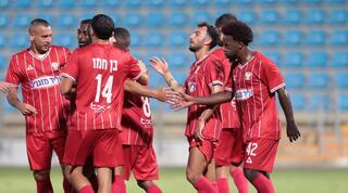 שחקני בני סכנין חוגגים עם אלכסנדר רמאלינגום