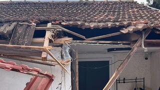 פגיעה ישירה בבית בהוד השרון