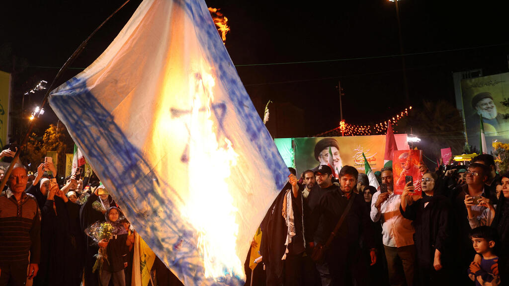 חגיגות בטהרן בעקבות המתקפה האיראנית