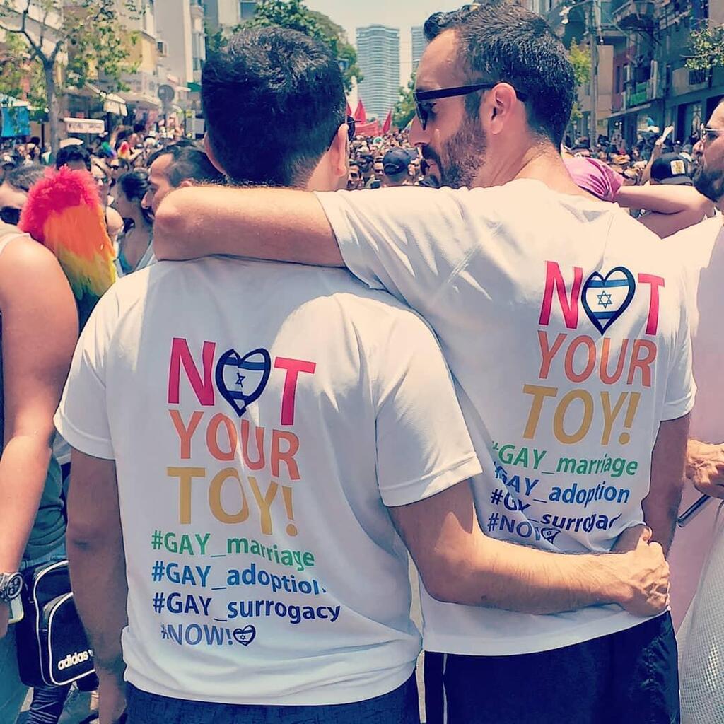 ד"ר אלעזר בן לולו ובן זוגו במצעד הגאווה