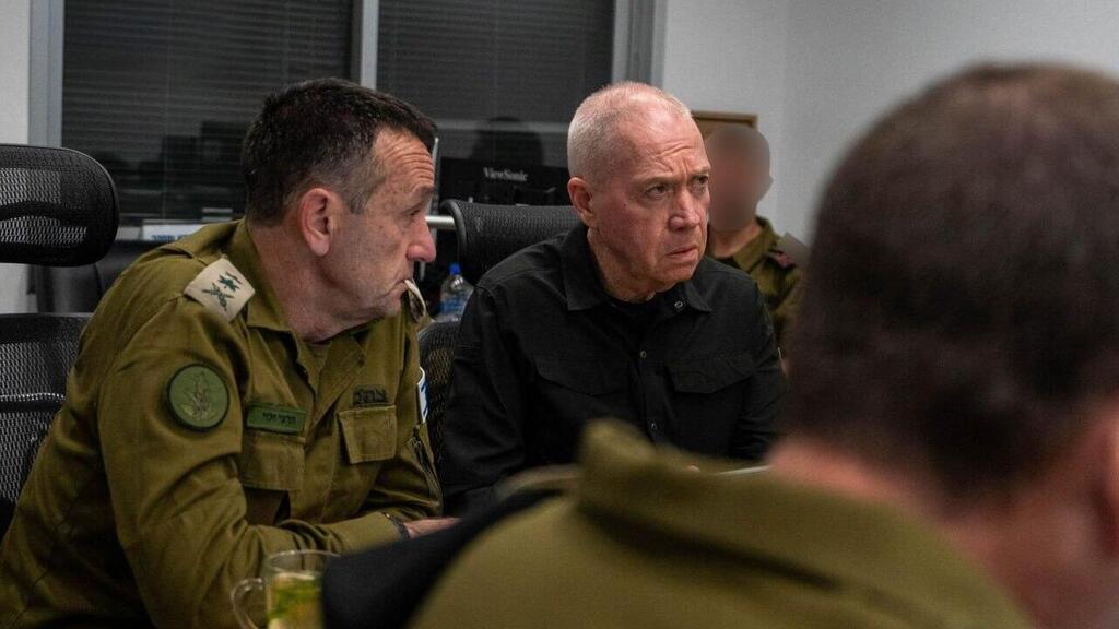 שר הביטחון יואב גלנט בבור הפיקוד של צה"ל במהלך התקיפה האיראנית