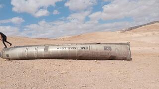 שרידי טיל שנפל בעת המתקפה האיראנית על ישראל, סמוך לערד