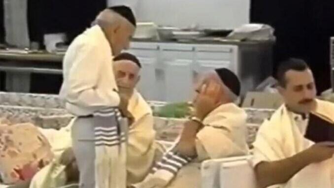 תפילת ראש השנה בבגדד לפני 26 שנה