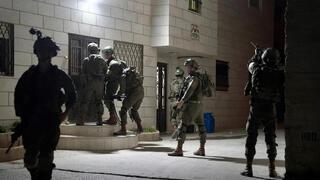 כוחות צה״ל ושב"כ מיפו הלילה את בתיהם של שני המחבלים שביצעו את הפיגוע ביפו אמש: הלוחמים עצרו מספר חשודים המעורבים בסיוע לביצוע הפיגוע