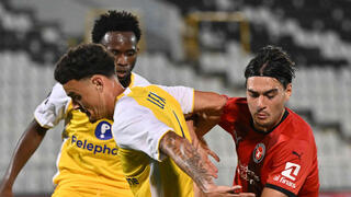 שחקן מיטיולן  אראל שימשיר מול שחקן מכבי ת"א סתיו למקין