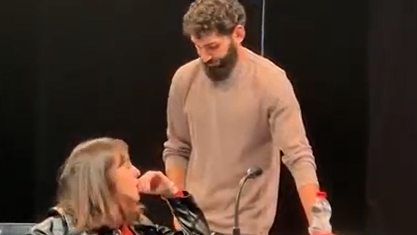 רצח הצגה טלפונים רלוונט