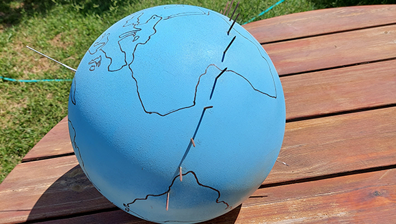 Spherical sundial. The Rishpon globe with the posts along the equator, as photographed in Dr. Moshe Rishpon’s yard on September 19, 2023 