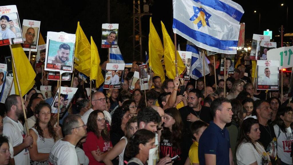 עצרת למען השבת החטופים בצומת שער הנגב