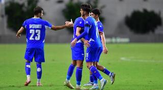 שחקני מכבי פ"ת חוגגים