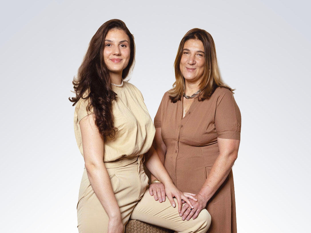 רויטל (מימין) ואגם אלמוג 