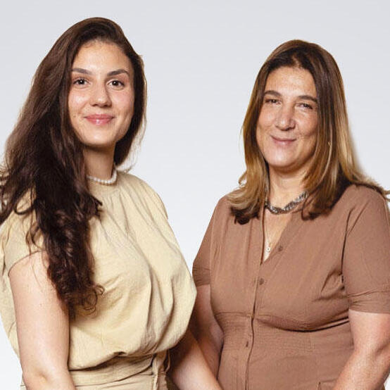 רויטל (מימין) ואגם אלמוג 
