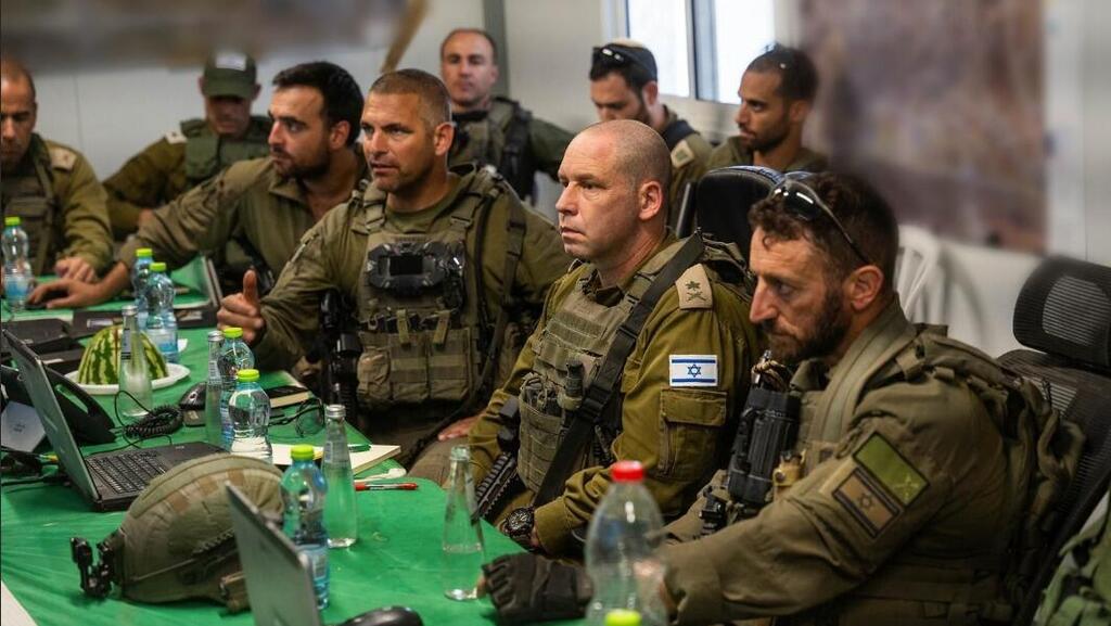 תמפקד פיקוד הדרום, אלוף ירון פינקלמן בתדרוך למפקדים