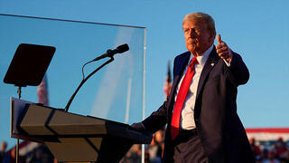 טראמפ בעצרת בפנסילבניה, מאחורי הזכוכית המשוריינת