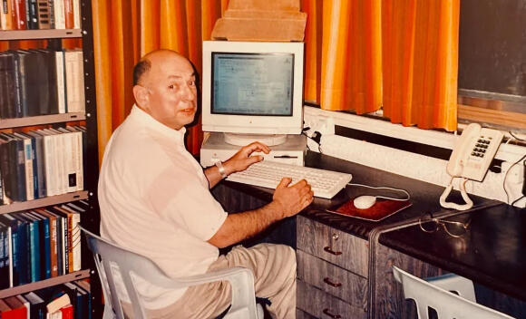 תמיד היה אפשר לבוא ולהתייעץ איתו, הוא היה יכול ללמד כל נושא. סרגיי גרדסקול במשרדו באוניברסיטה 