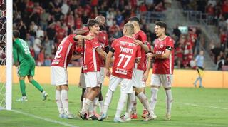 שחקני הפועל באר שבע חוגגים