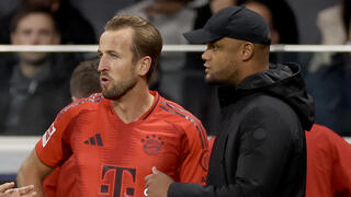 שחקן באיירן מינכן הארי קיין עם וינסנט קומפאני