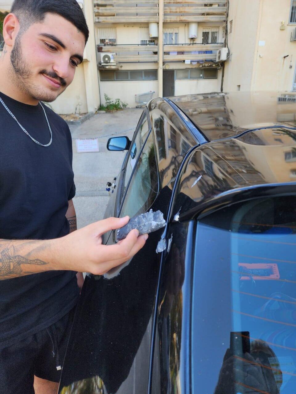 רסיסים של טילים שיורטו נפלו בחצר בית בקריית מוצקין