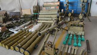 צה"ל מציג לתקשורת אמצעי לחימה שנתפסו