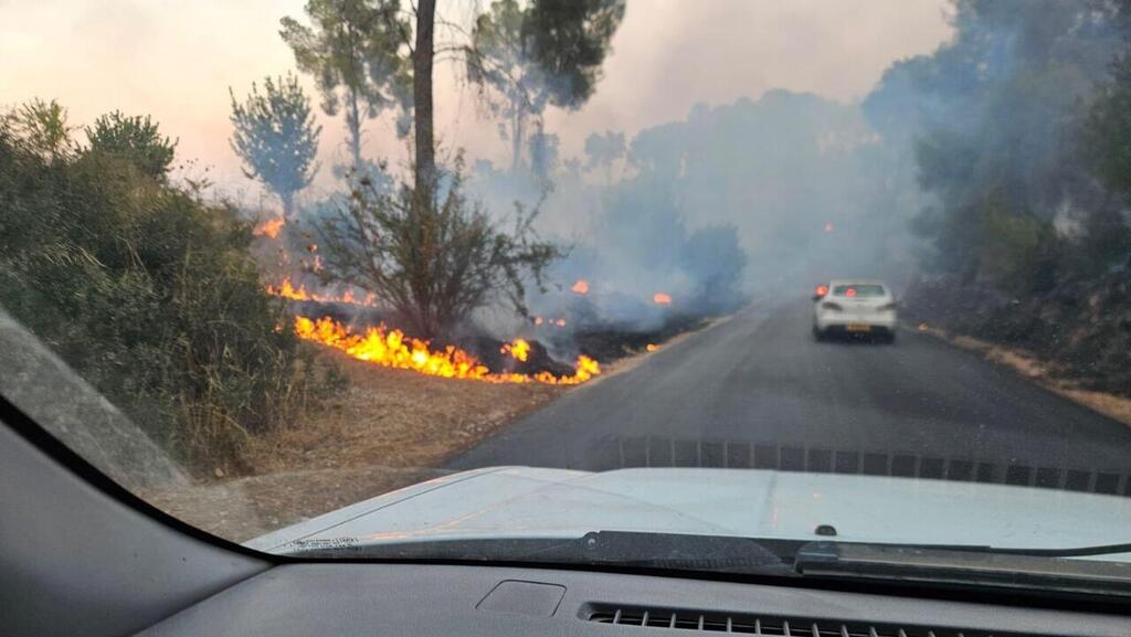 שריפה פרצה בעקבות נפילה ישירה בין עמוקה לביריה