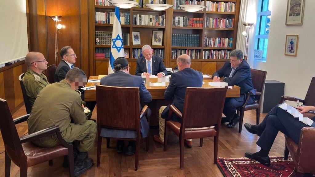 ראש הממשלה בנימין נתניהו בשיחה  עם נשיא ארצות-הברית ג'ו ביידן, בלשכת ראש הממשלה בירושלים